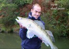 Sandre pris en verticale avec un shad jaune